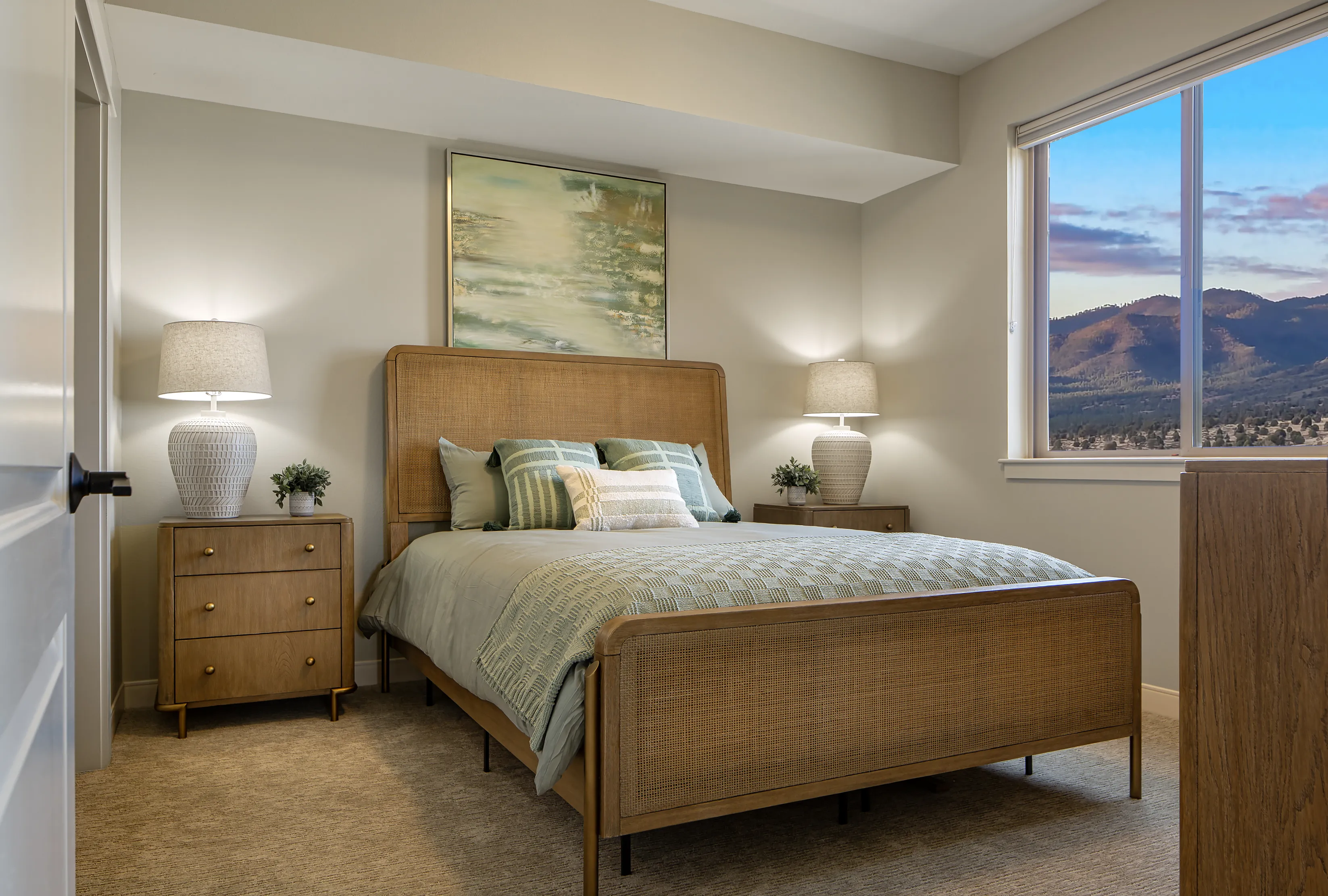 Grand Lodge Apartment Home Bedroom