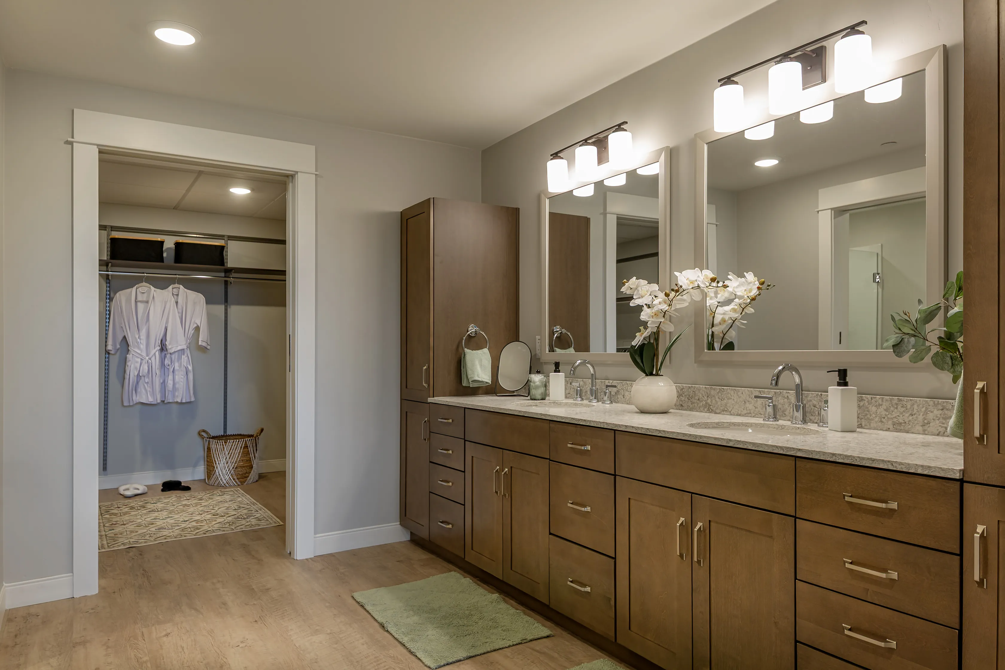 Grand Lodge Apartment Home Bathroom