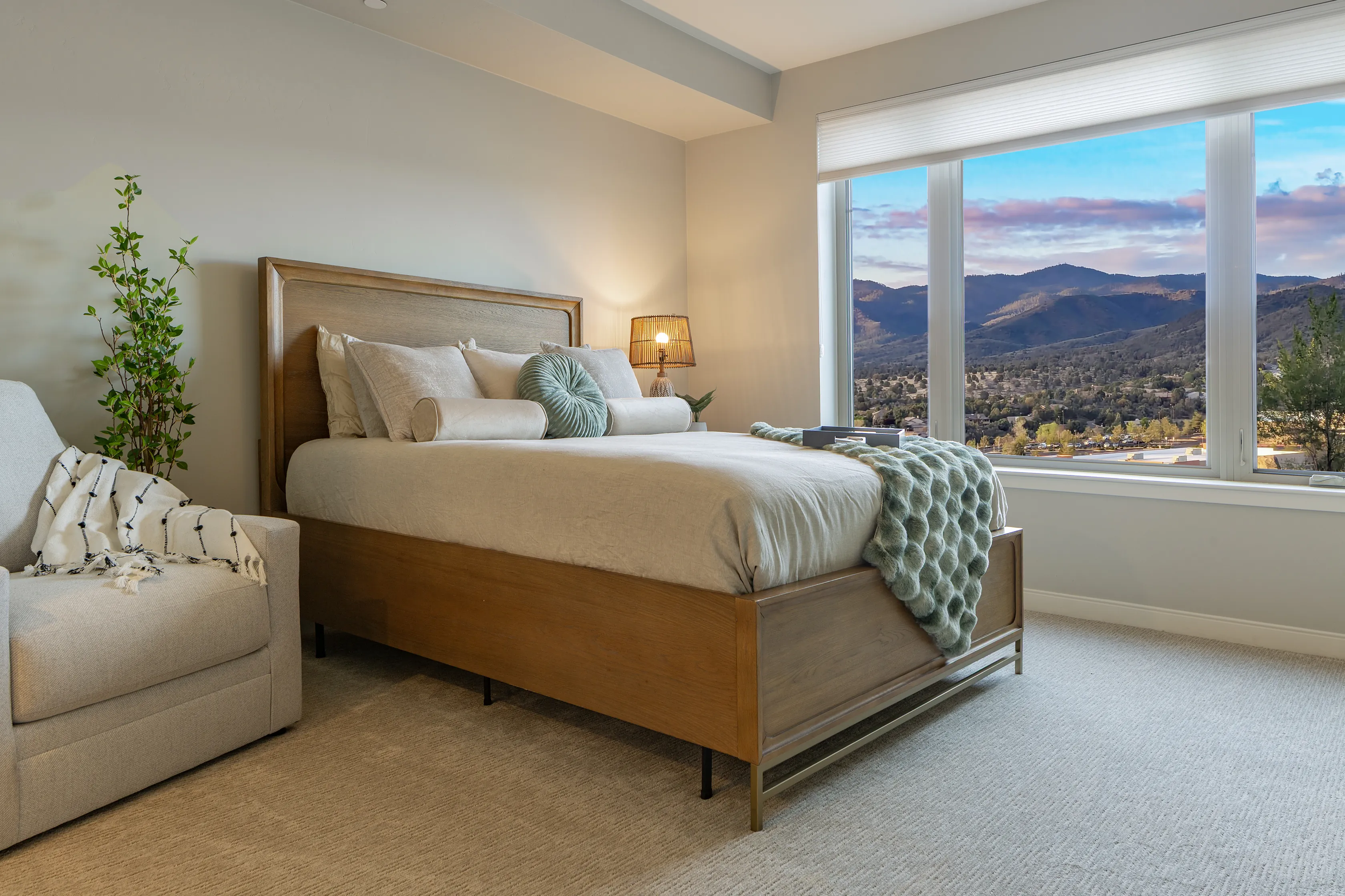 Grand Lodge Apartment Home Bedroom